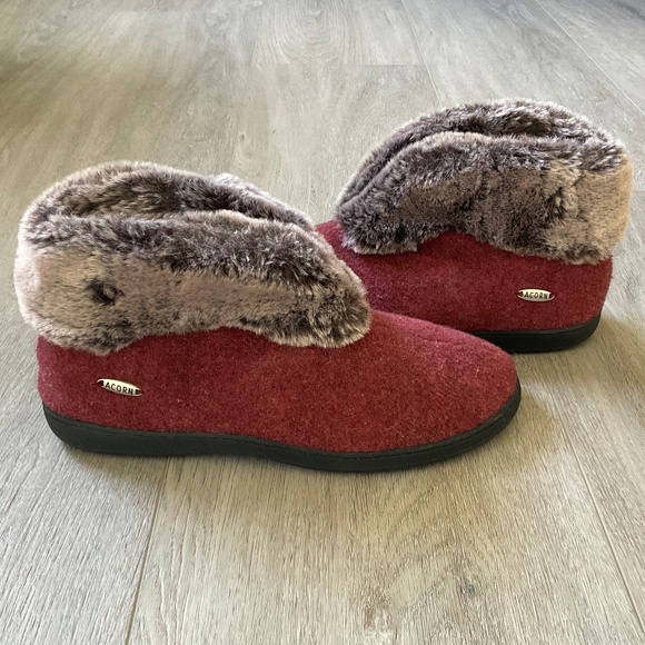 ACORN Chinchilla Faux Fur Bootie Indoor Outdoor Slipper Size 8-9 NWOT - Picture 1 of 8